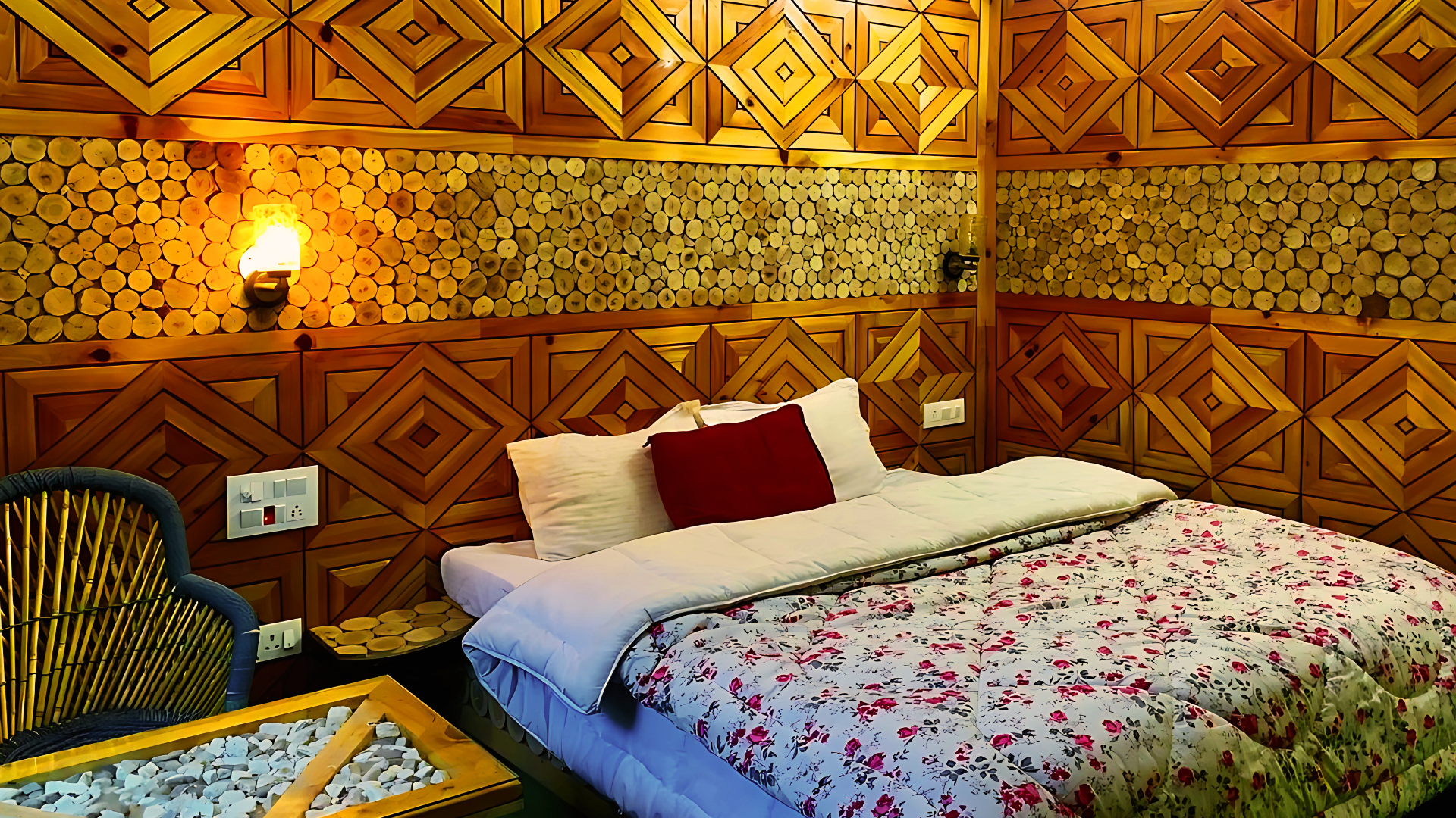 Undiscovered Mountains Hotel and Restaurant Kullu Himachal Pradesh, best tourist place in india.
