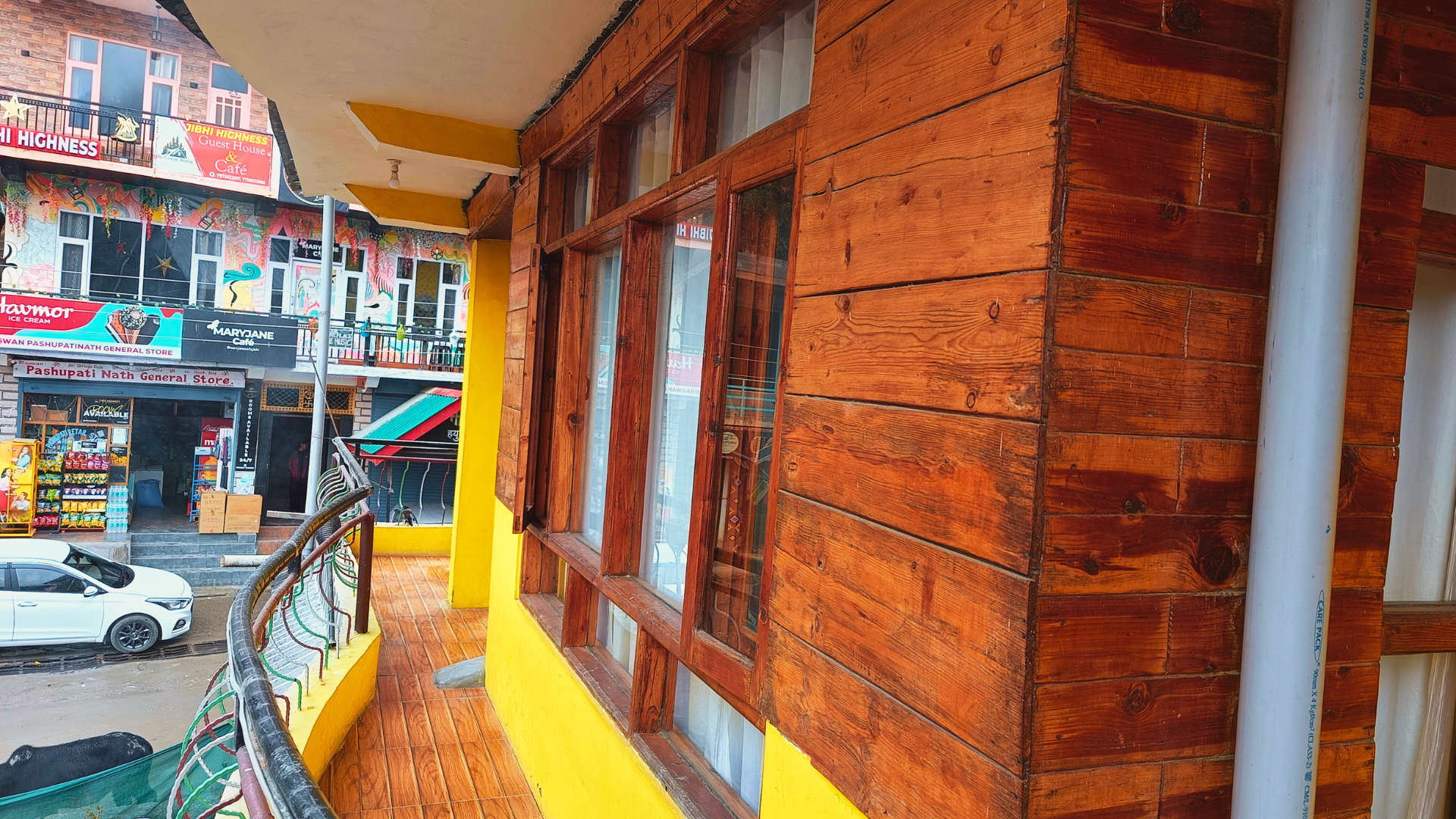 Undiscovered Mountains Hotel and Restaurant Kullu Himachal Pradesh, best tourist place in india.